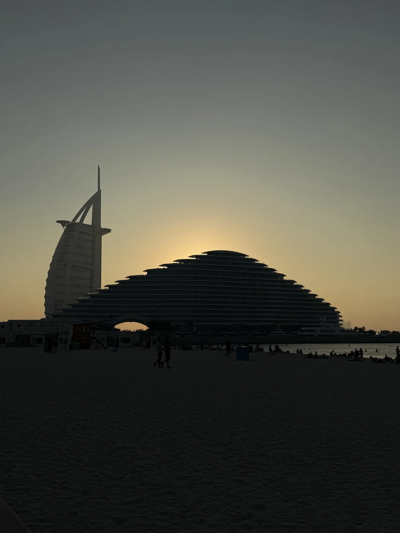 Littoral de Dubaï au crépuscule
